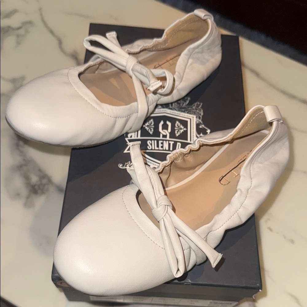 Bella Ballet Flats Size 7.5 or 38